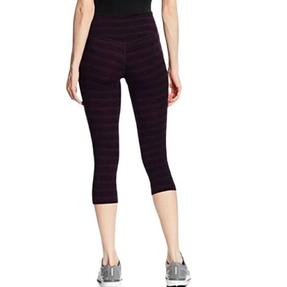 Nike Purple Legend Dri-fit Cotton Zig
Dot Printed Women's Capris Small - Picture 4 of 6